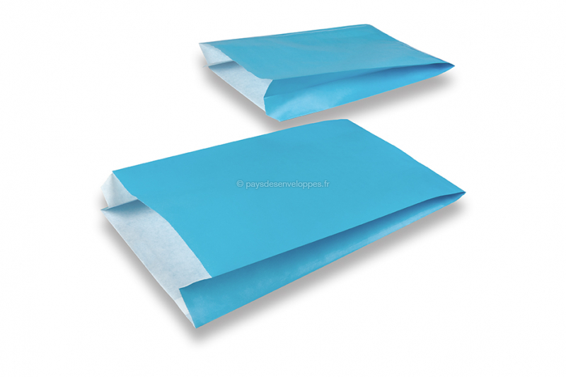 Enveloppe Papier Kraft Et Carte Postale Blanche Sur Fond Bleu